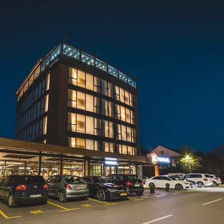 Bristol Hotel ポドゴリツァ エクステリア 写真