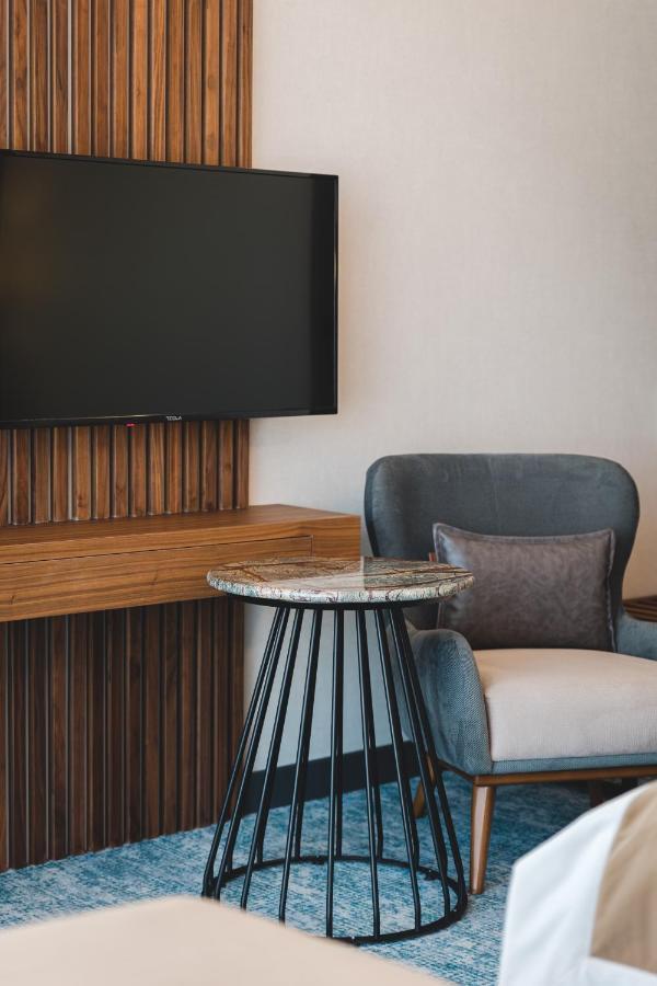 Bristol Hotel ポドゴリツァ エクステリア 写真