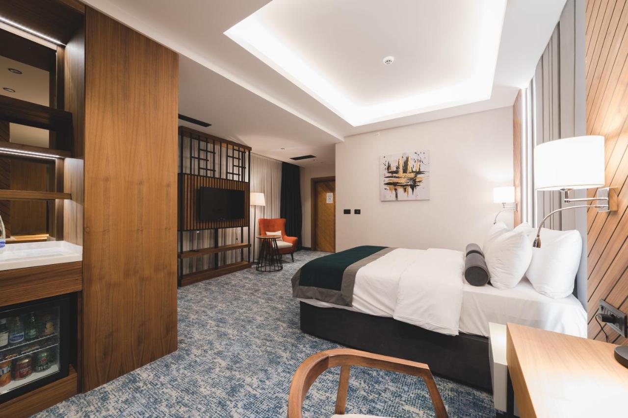 Bristol Hotel ポドゴリツァ エクステリア 写真