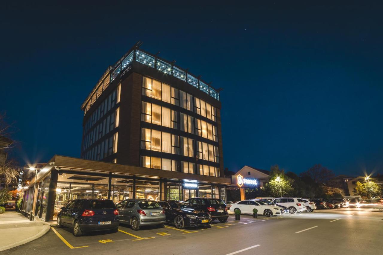Bristol Hotel ポドゴリツァ エクステリア 写真