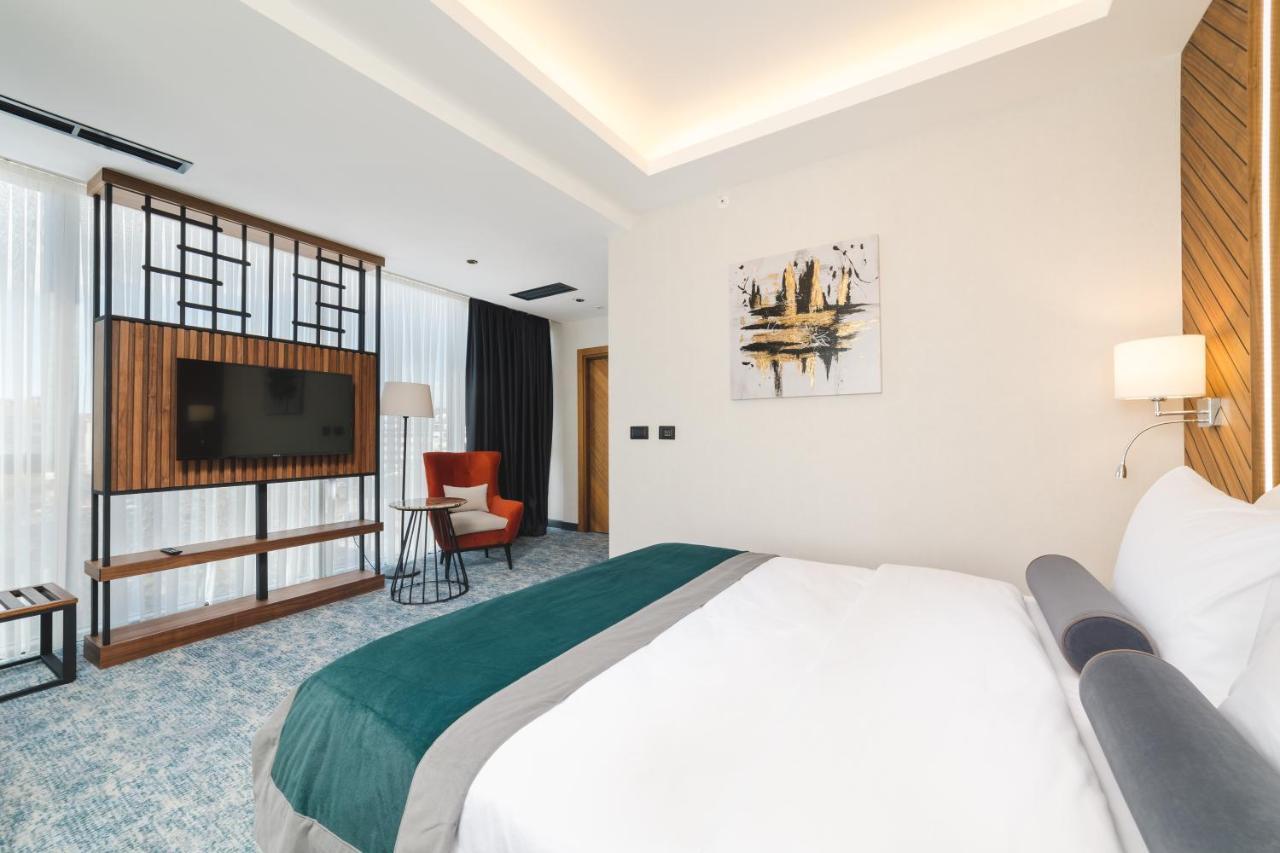 Bristol Hotel ポドゴリツァ エクステリア 写真