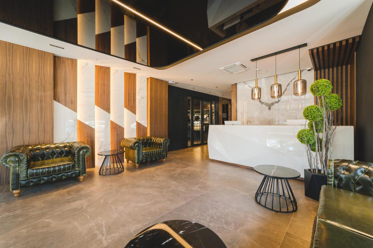 Bristol Hotel ポドゴリツァ エクステリア 写真