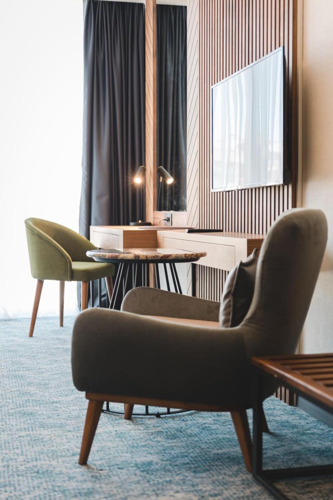 Bristol Hotel ポドゴリツァ エクステリア 写真
